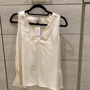 V neck blush colored Riess tank. New with tags!